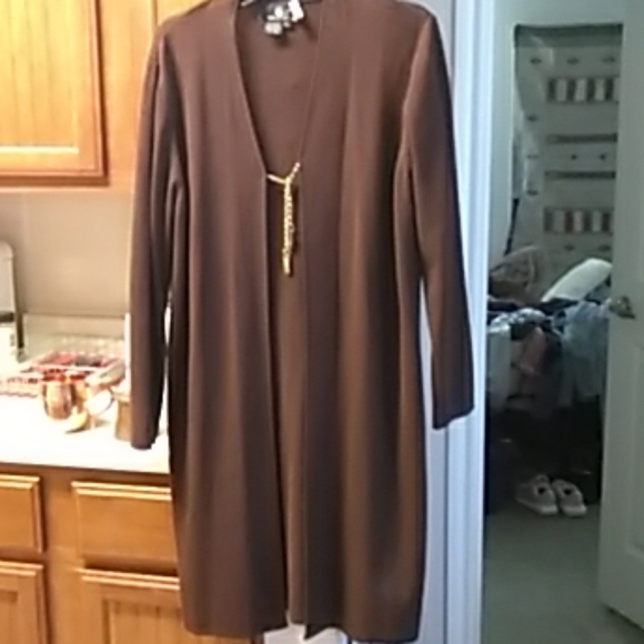 2pc. BRN SWEATER w Gold Chain   L - Picture 1 of 6